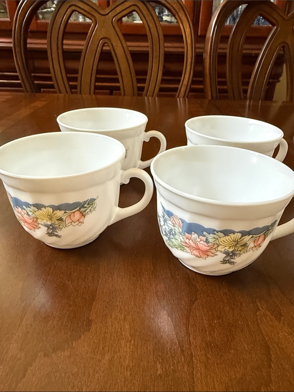 Set of 4 Apcopal France Florine floral swirl glass cups